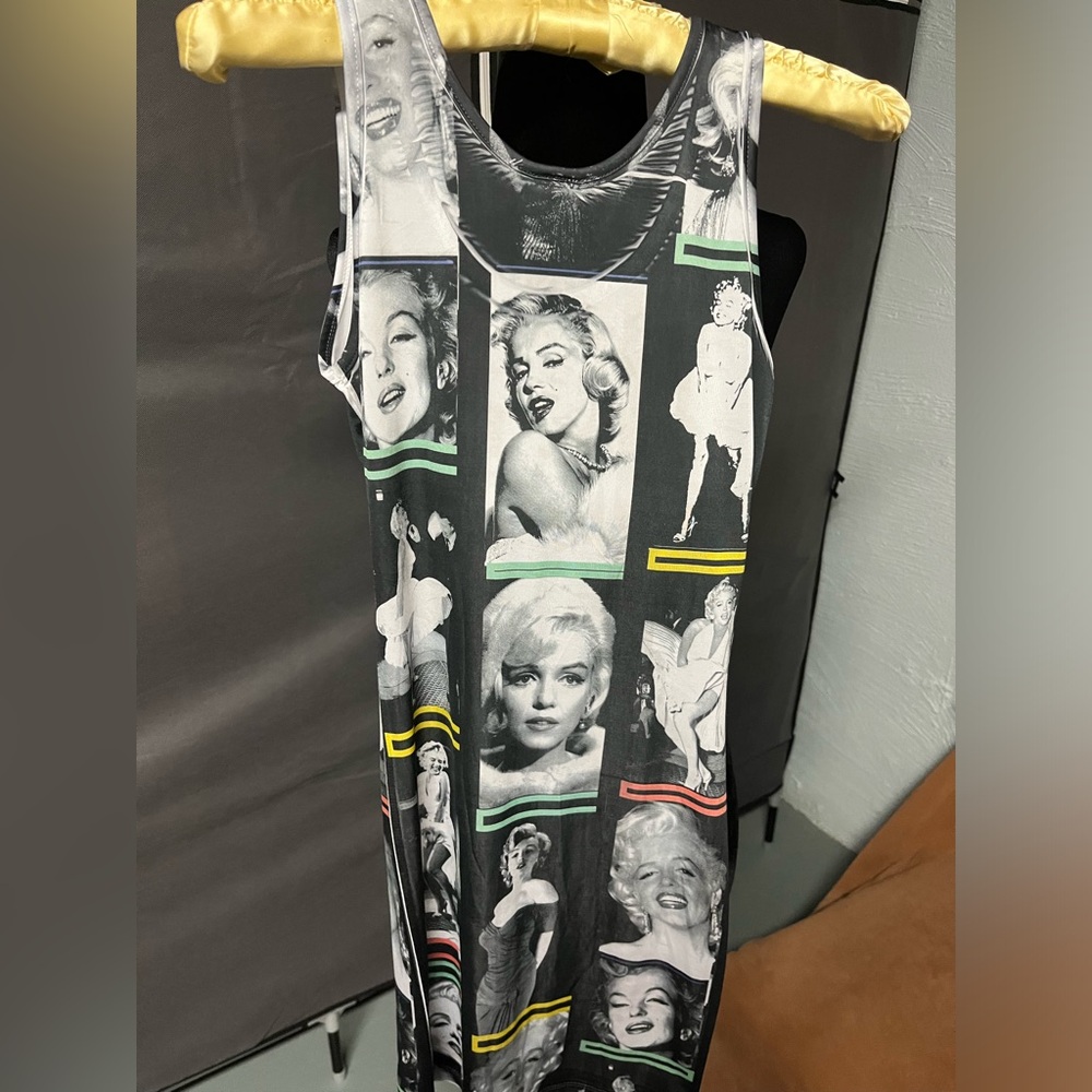 Unique Marilyn Monroe pictures mini dress. size small. Excellent condition - Picture 4 of 5